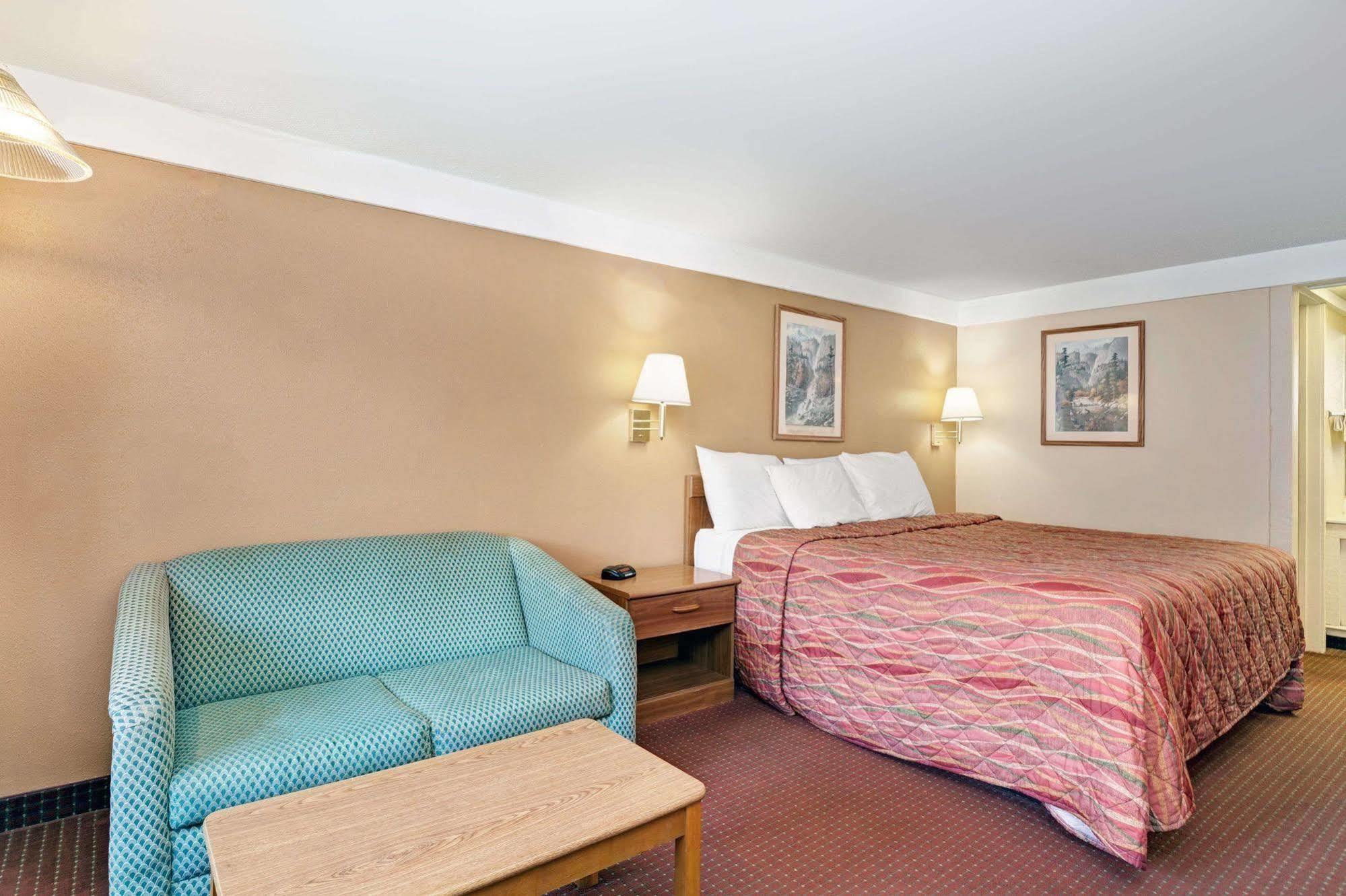 Knights Inn Charleston West Virginia Екстериор снимка