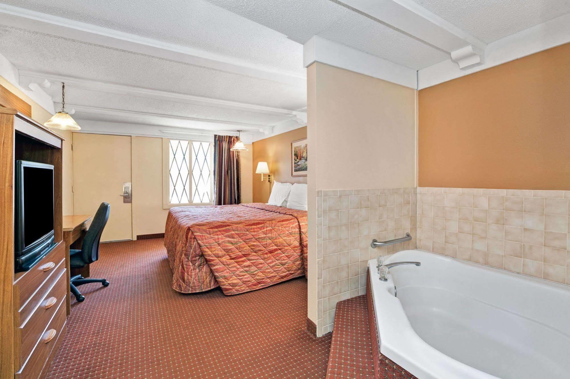 Knights Inn Charleston West Virginia Екстериор снимка